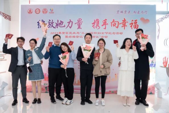 绽放她力量 携手向幸福